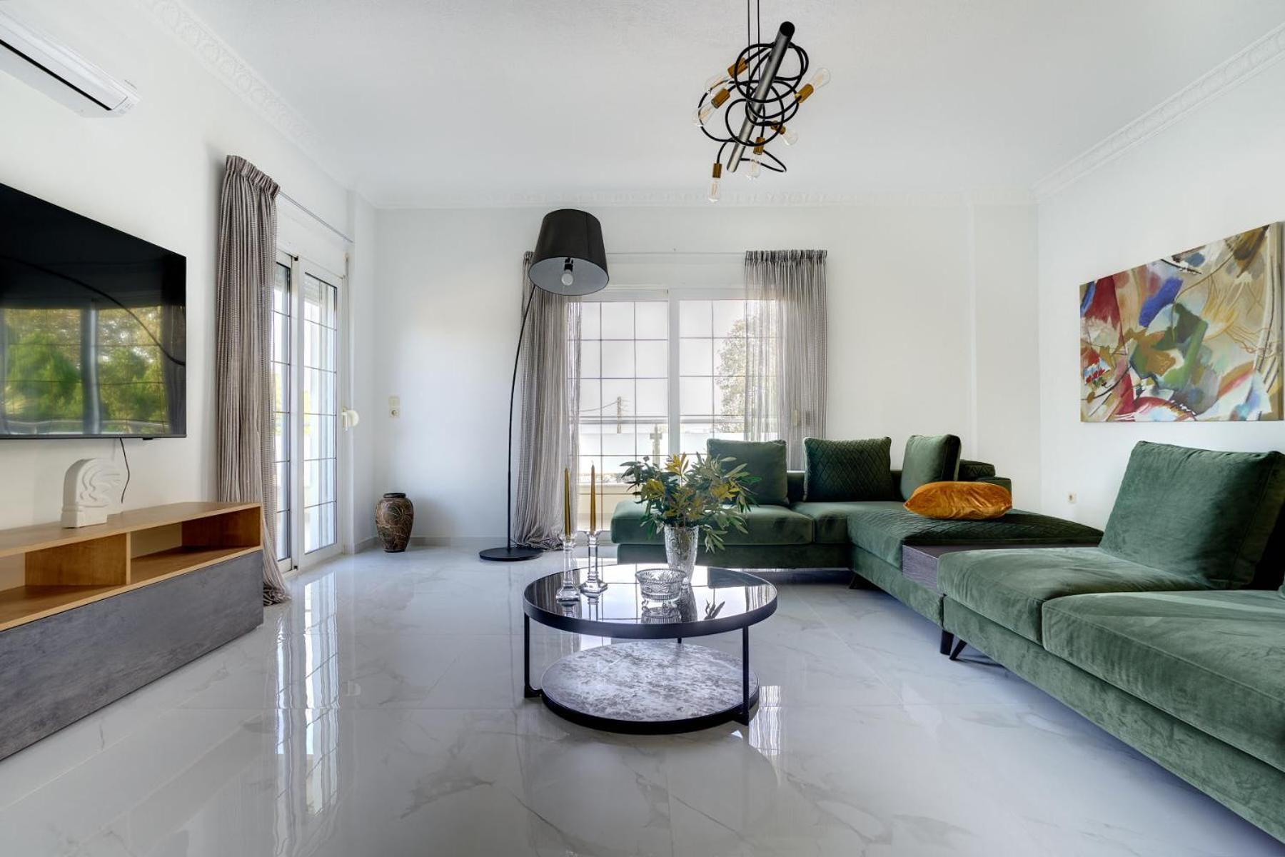 Gia's Luxury Asgourou