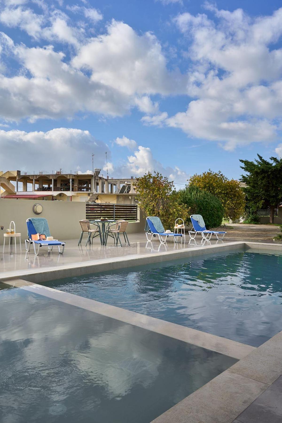 Villa Gia's Luxury Asgourou
