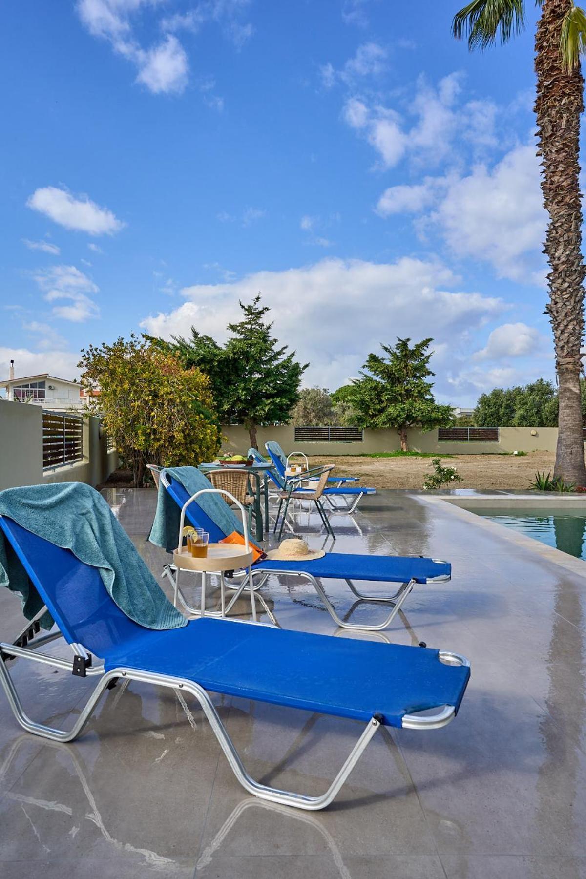 Villa Gia's Luxury Asgourou