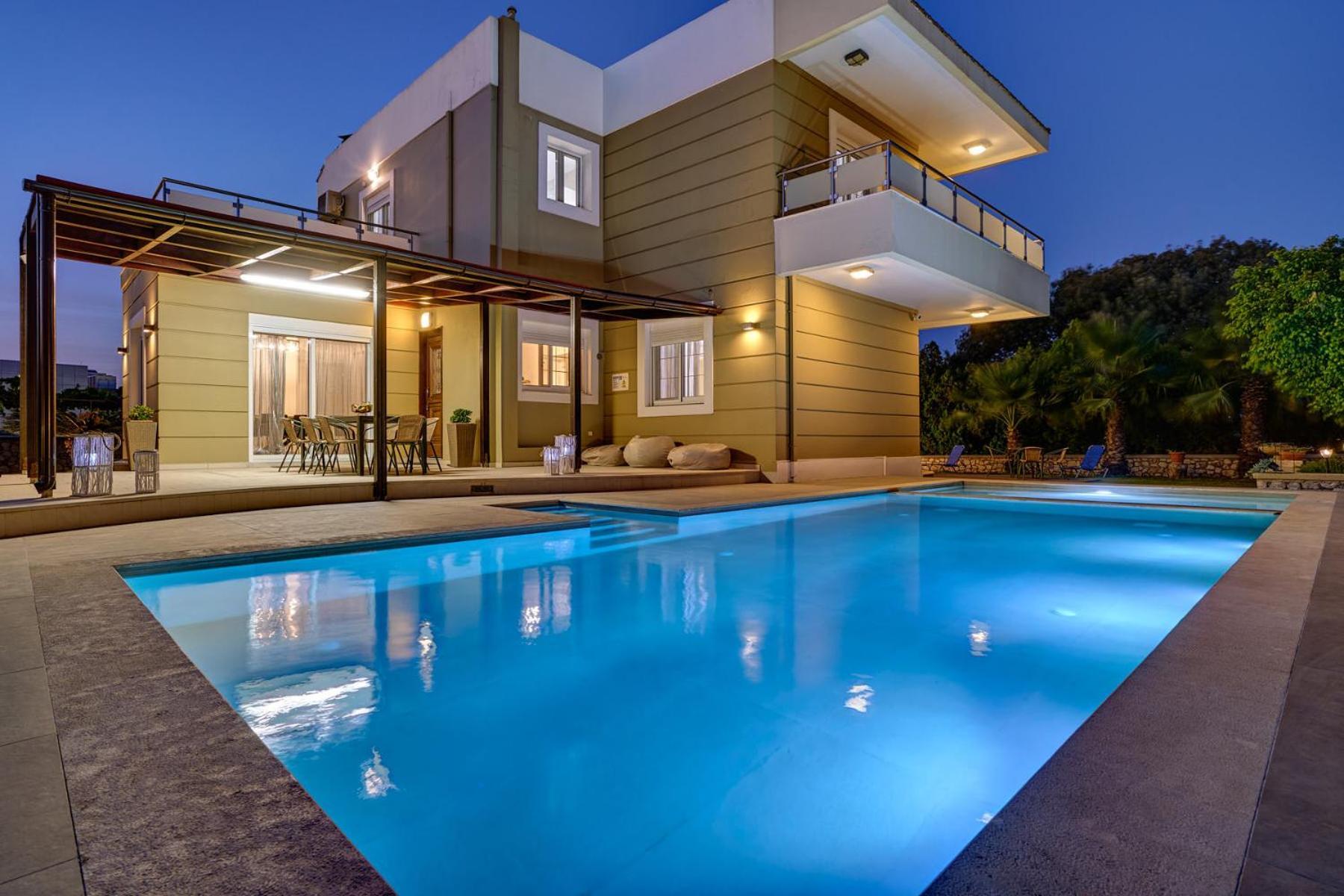Gia's Luxury *